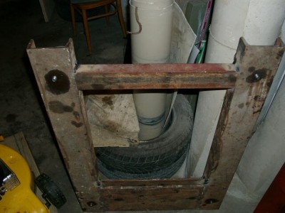 podstavec pre frezu, 1000 x 720mm pozvarany z U profilov 120mm.