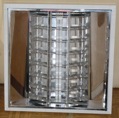 Thorn 40W 65x65cm_1.jpg