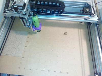 vypalena pracovna mriezka na pracovnom stole 40x40cm