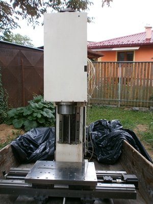 Predam frezka home made :2f-krok.mot.-6,4Nm x 3ks,gul.skr.-os X 550mm a Y 350mm - 20x20,os Z 400mm - 20 x 5.Kužel SK 40,uvolnenie pneumaticke.Vreteno 4Kw.Cena 3.240.-EUR