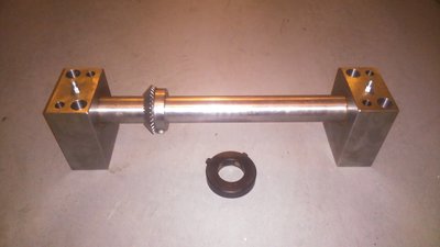 Hřídel průměr 30 mm v mosaznych pouzdrach 400 kč