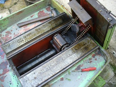 P1120503.JPG (196.87 KiB) Zobrazeno 8199 x šroub, půlmatice a spodek suportu