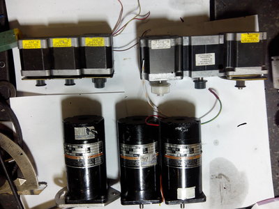 krokové motůrky <br />Malé sada 400kč 2 <br />střední  sada   600kč<br />velké sada      1200kč <br />od každého mam 6ks tzn 2sady.