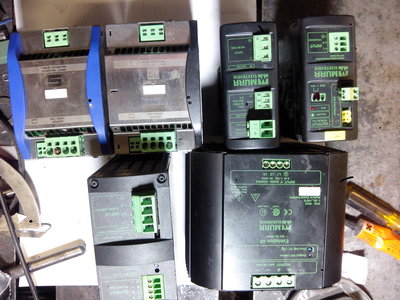 průmyslové Zdroje murr <br />24 až 28V <br />5A 300kč  1fáze<br />20A 600kč   1fáze<br />40A 1000kč 3 fáze