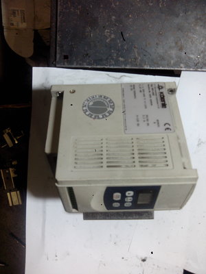 frekvenční měnič 0,37kw cena 800kč