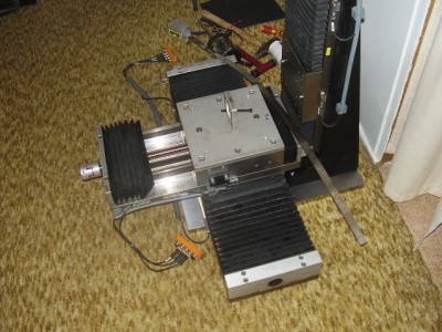 tak tohle vznika v mem byte, ma to uz dost pres 100kg, vazit to radsi ani nebudu.....ps: bobiku, tak jsem te poslechl s tou deskou....brousena 20mm