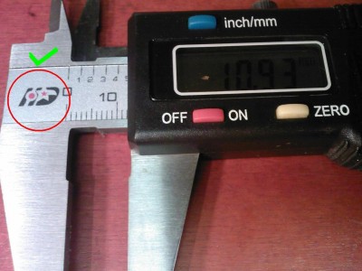 Měřítko 150mm co mi fungovalo. Všimněte si toho znaku ve předu co je zakroužkován. Jinak rozdíl mezi měřítky žádný.