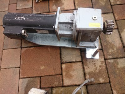 servomotor s převodovkou