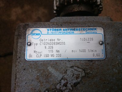 servomotor s převodovkou