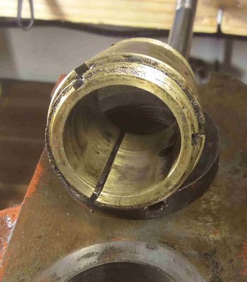 rozříznuté pouzdro kluzného ložiska