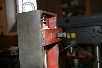 bocnice je treba sundavat ve vrchni poloze Z aby nevystrelila plynova pruzina