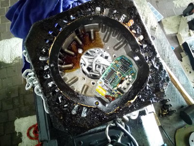 IMG_20170819_162145.jpg (3.4 MiB) Zobrazeno 4345 x Enkodér málem schytal zásah olejem při provozu (naštěstí to šlo na durhou stranu)