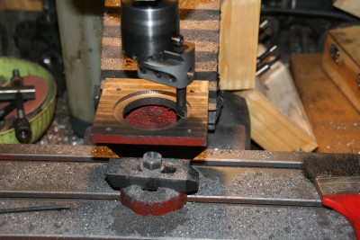 harakiri pokracuje v podobe zfrezovani drzaku motoru o 6mm a vyvrtani noveho zapichu aby se dal osadit motor, tentokrat rovnou 70mm