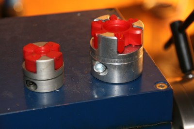 puvodni a nova spojka od KTR kvuli prumeru hridele serva bylo treba zvolit o neco vetsi