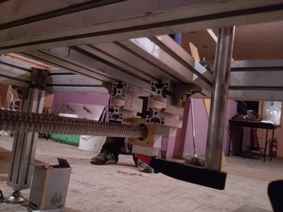 provizorne svorkamy uchytena skrutka X