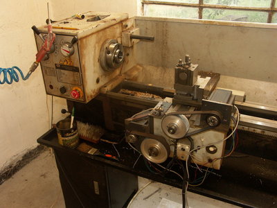 Suport s krokovýma motorama