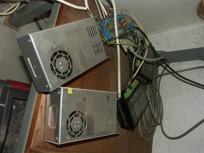 Zdroje, drivery, oddělovací deska soustruhu