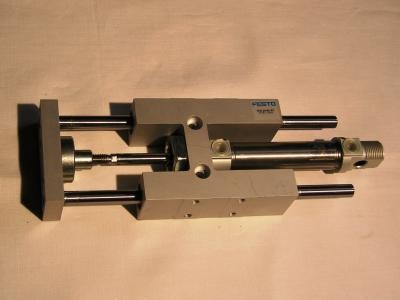 Je to s posuvem cca 200mm